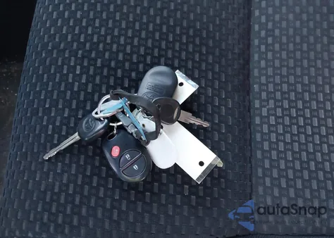 2013 Toyota Tundra Grade 5.7L V8 z USA, uszkodzony, nr VIN 5TFDW5F17DX294071